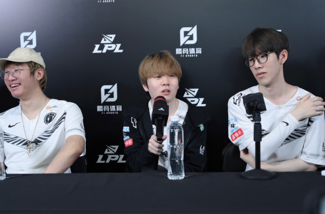 选手张丽 选手张丽