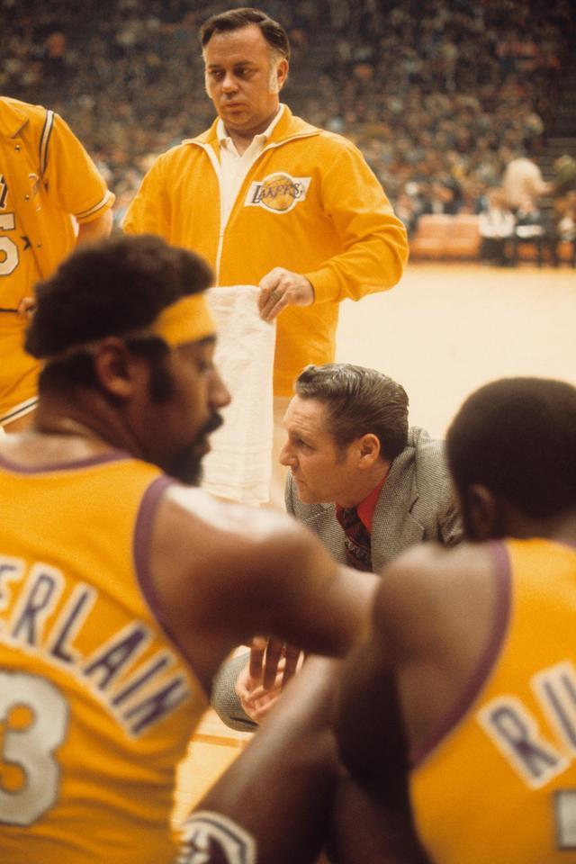 士对中场配 士对中场配