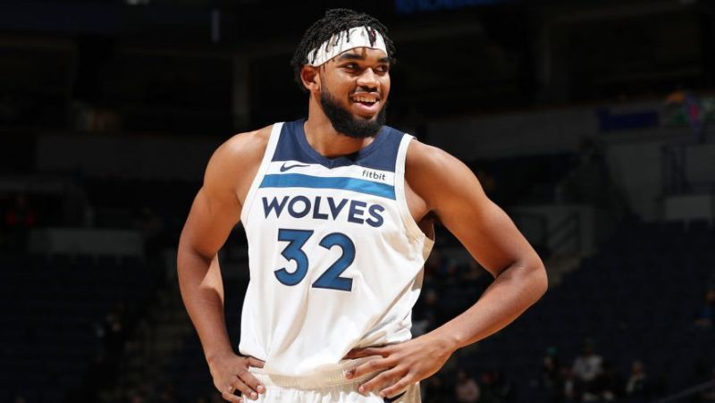 后防中坚斯 后防中坚斯