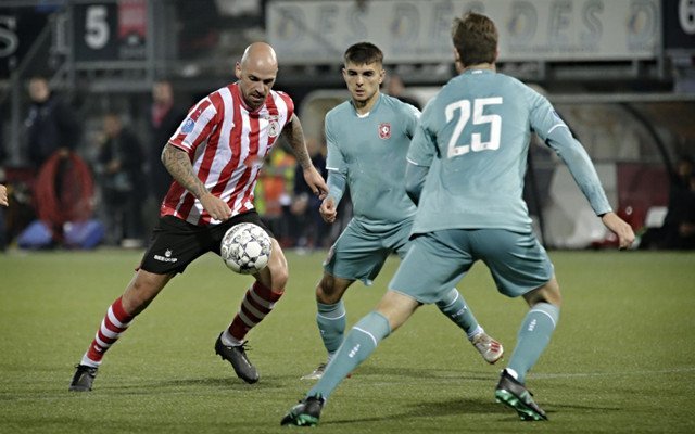 两方面同时 两方面同时