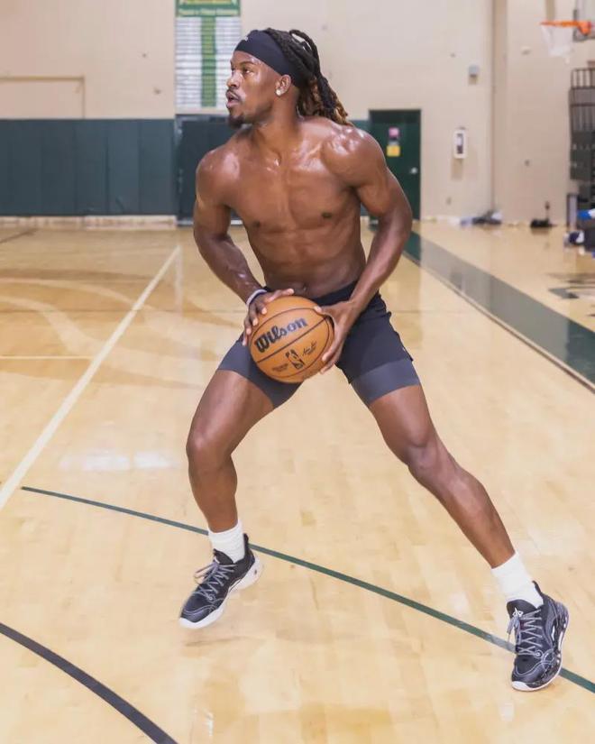 詹姆斯仅有 詹姆斯仅有