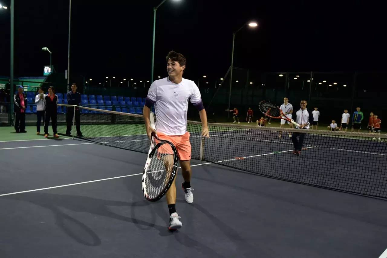 西甲第27輪巴塞羅那4-1韋斯卡 梅西世界波梅開二度.