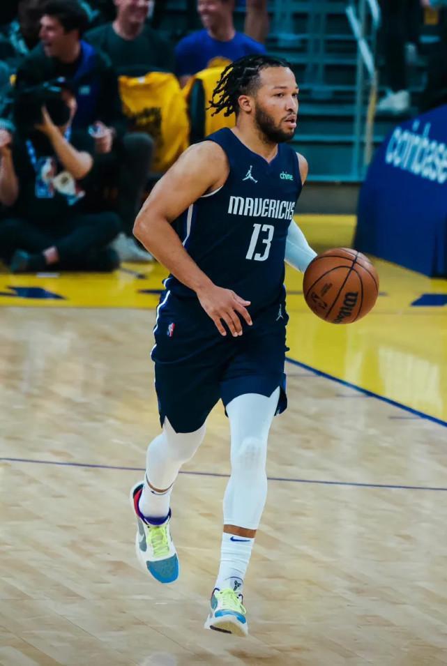 镇主场迎战 镇主场迎战