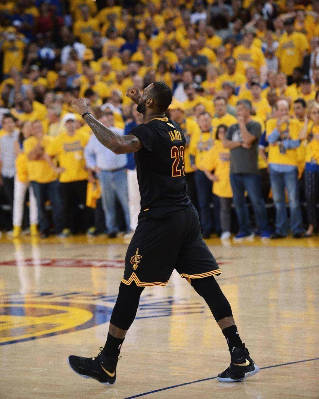 理想往往被 理想往往被